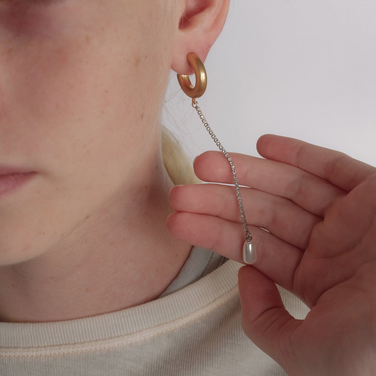 pearl earrings gold